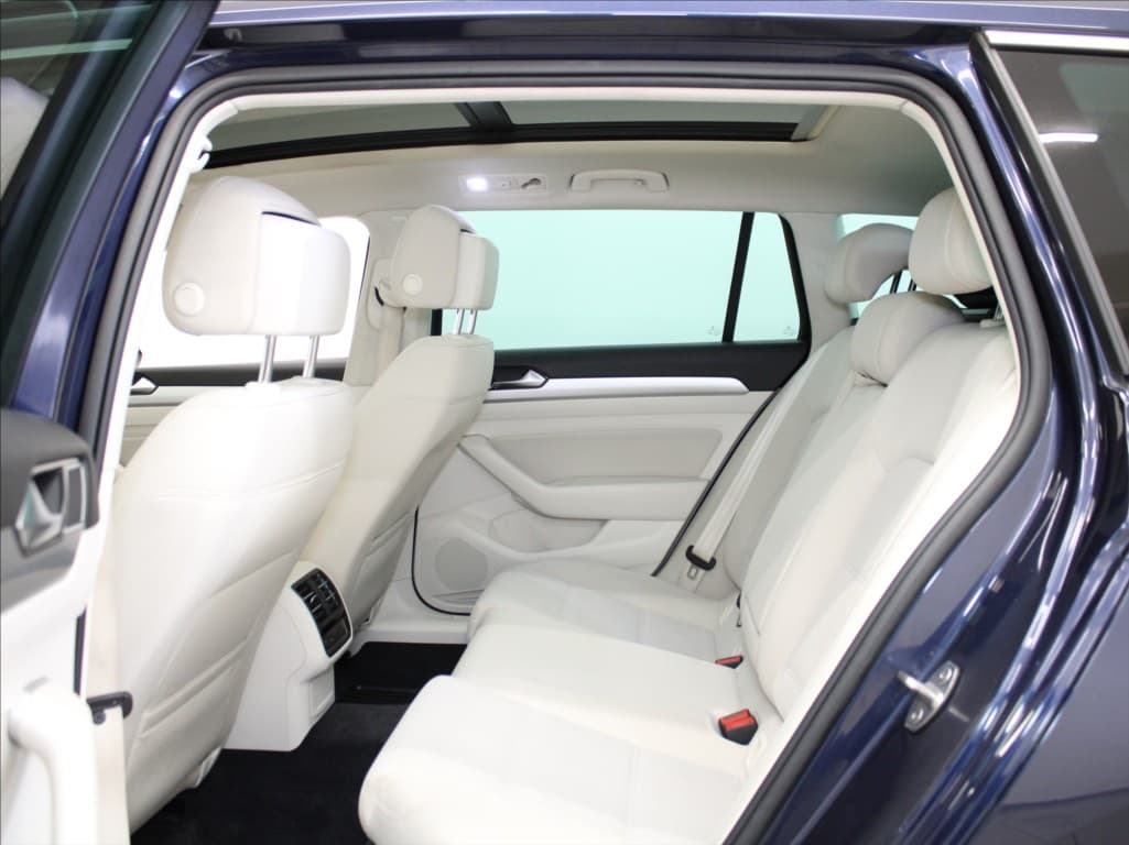 2017 Volkswagen Passat - 7