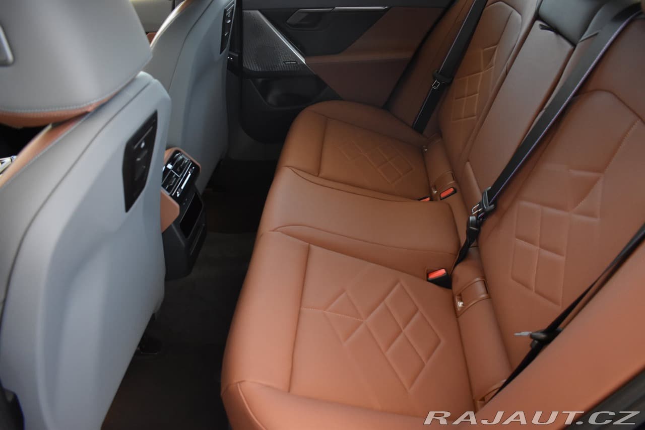 2025 BMW 5-Series - 14