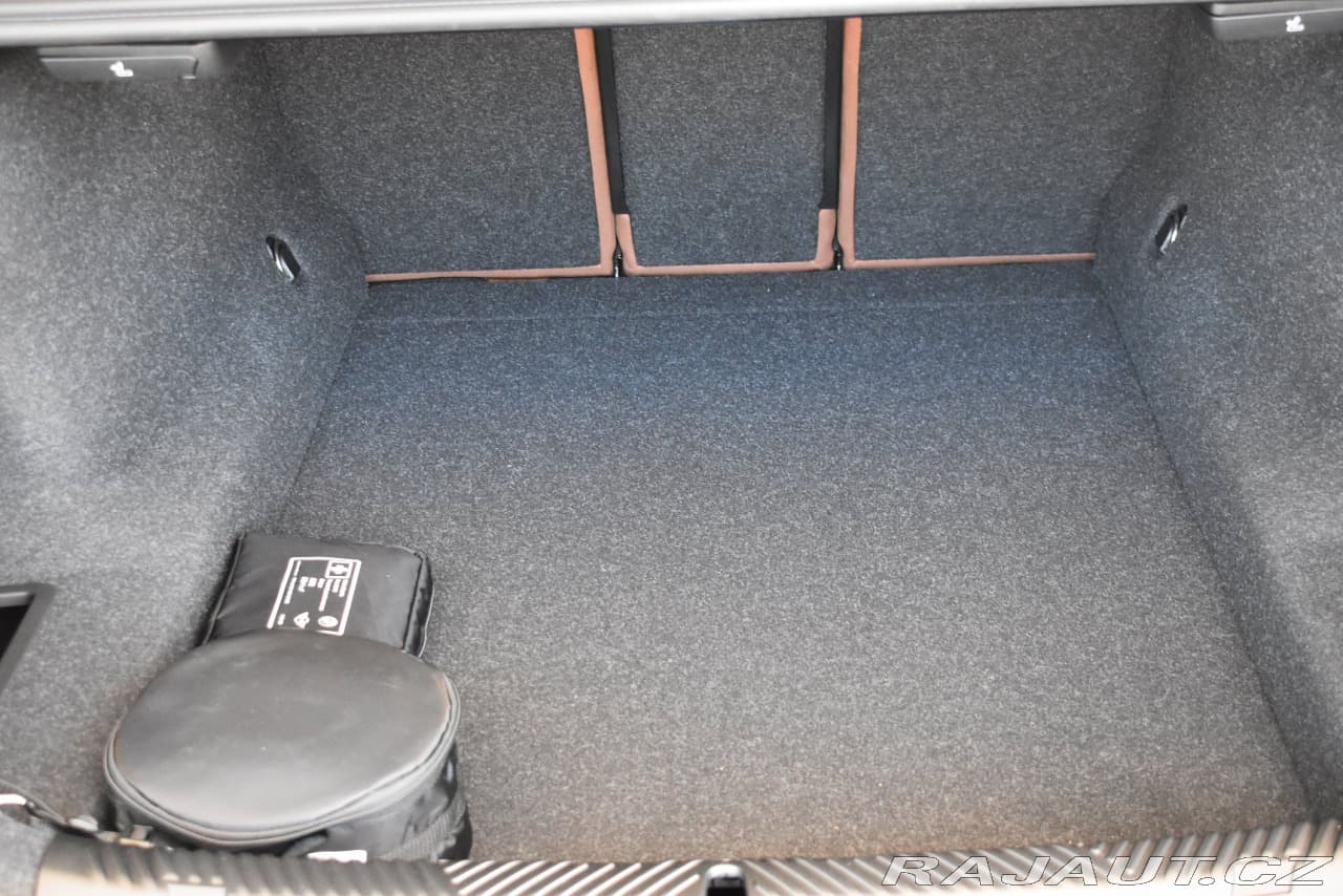 2025 BMW 5-Series - 17