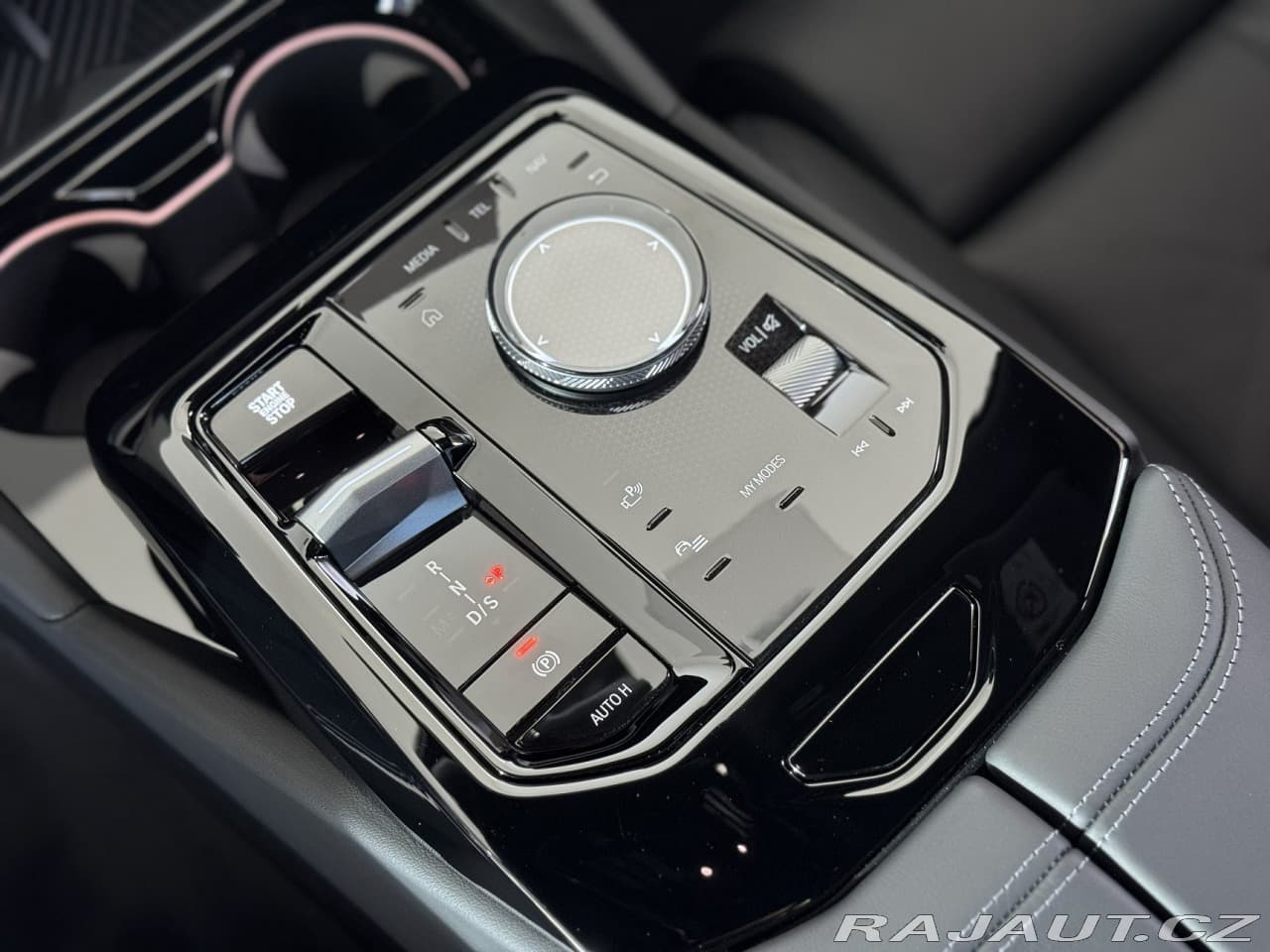 2025 BMW 5-Series - 12