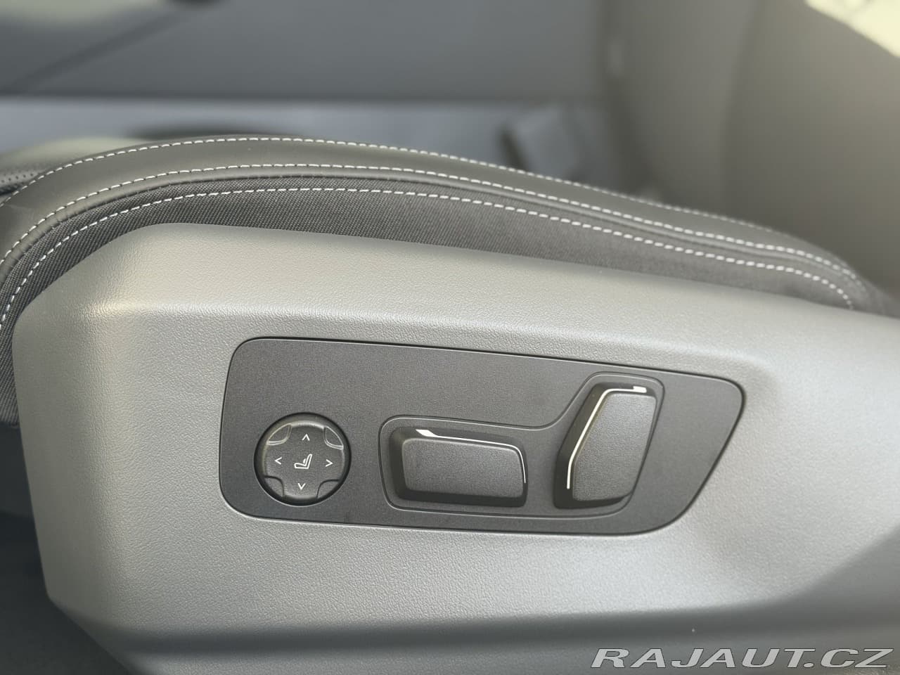 2025 BMW 5-Series - 15