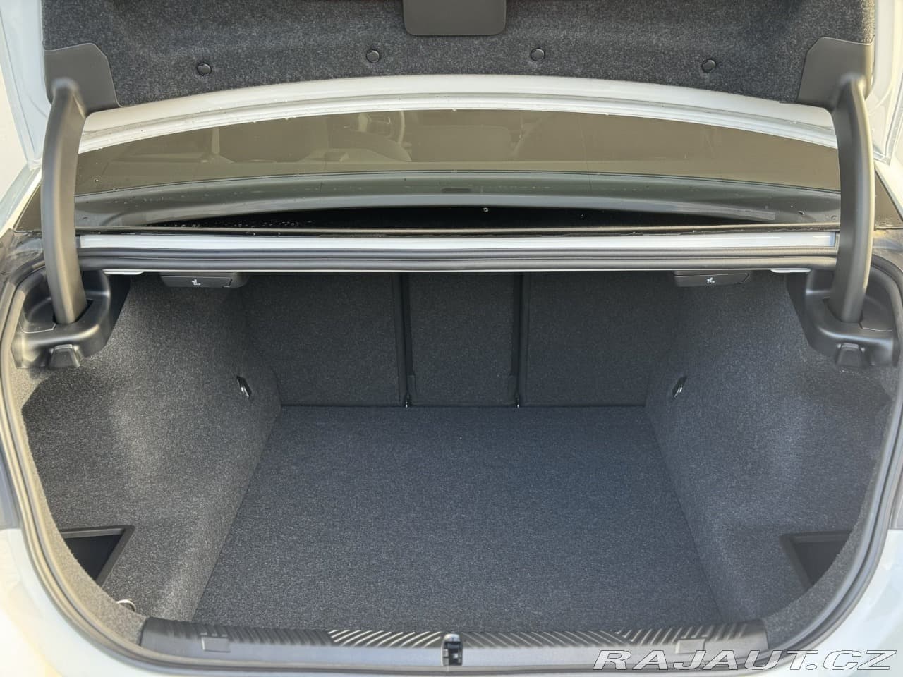 2025 BMW 5-Series - 19