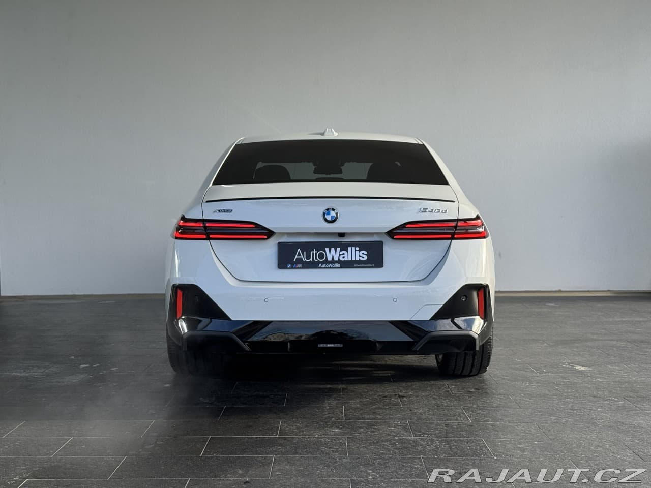 2025 BMW 5-Series - 5