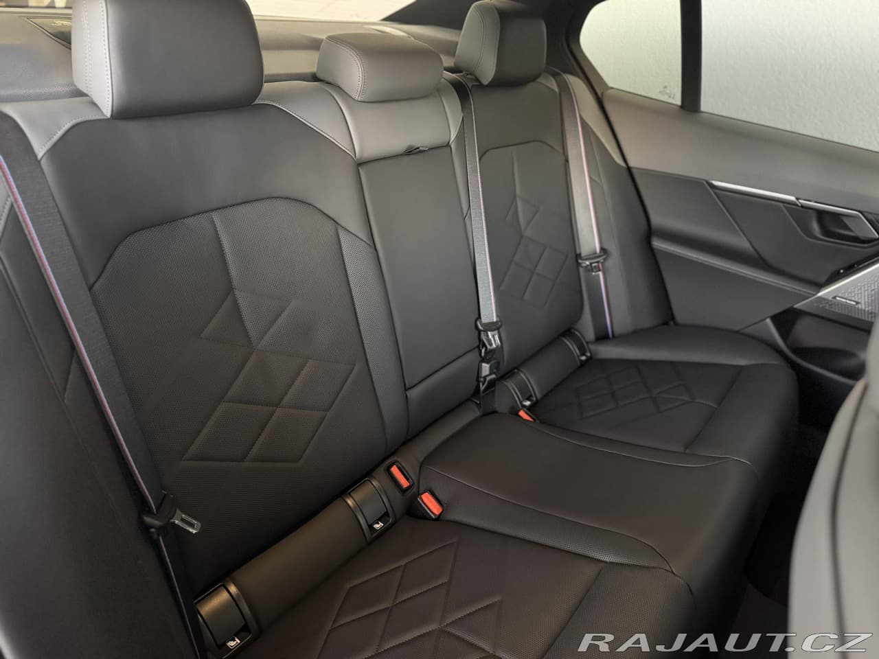 2025 BMW 5-Series - 14