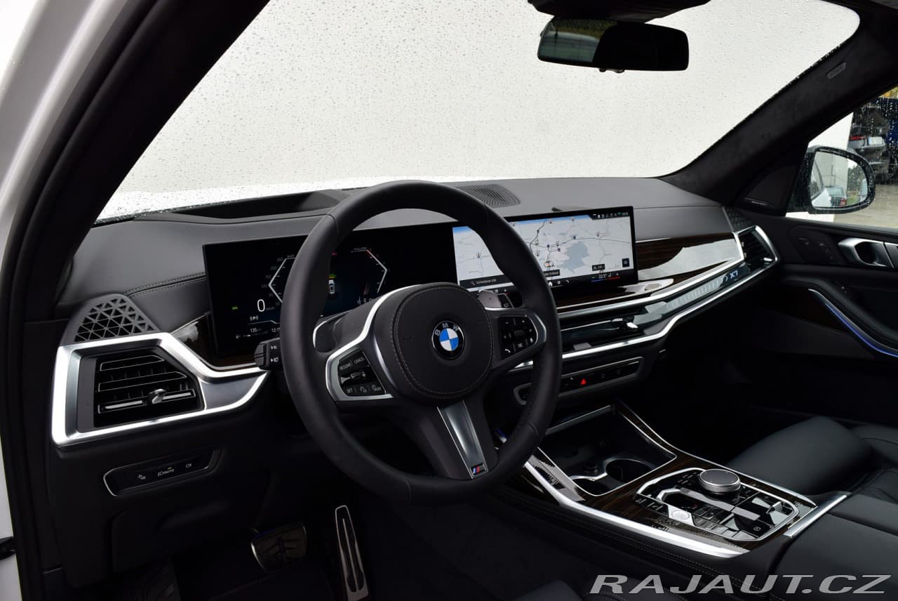 2025 BMW X7 - 10