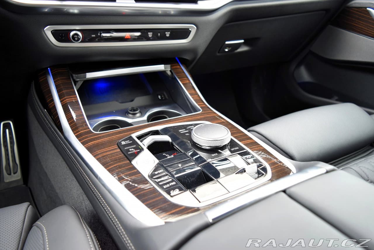 2025 BMW X7 - 11
