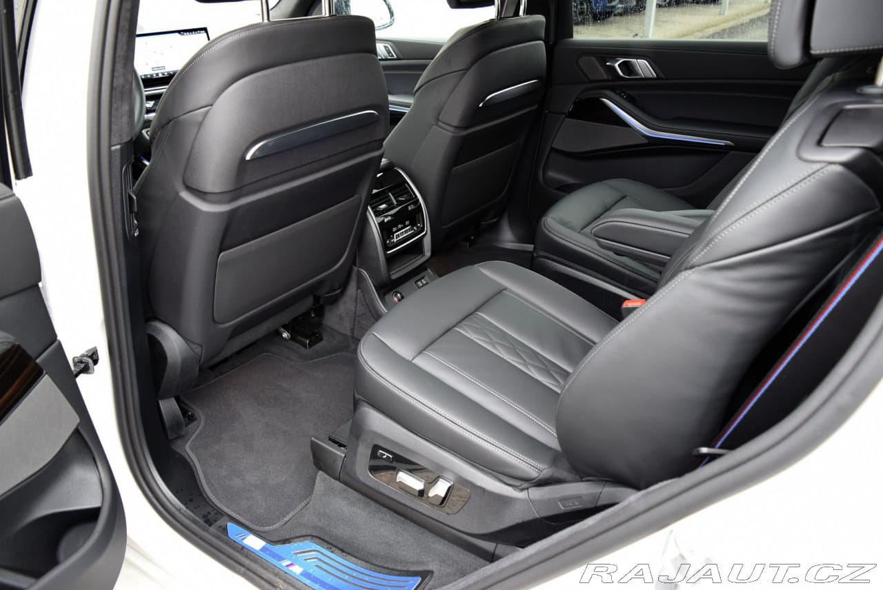 2025 BMW X7 - 14