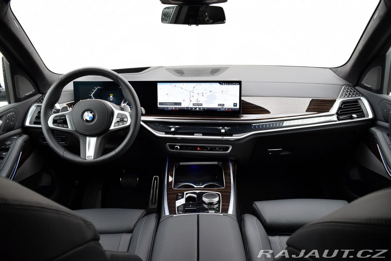 2025 BMW X7 - 6