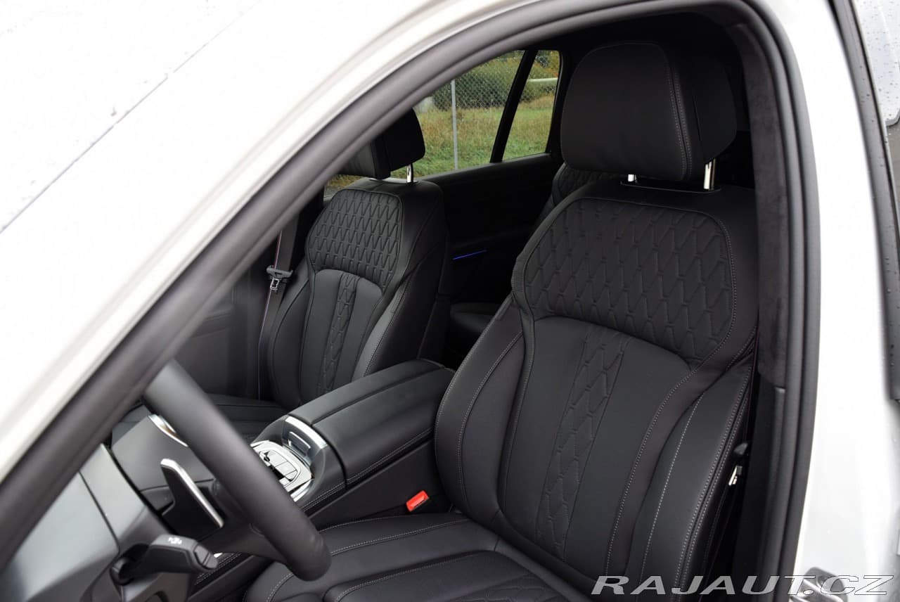 2025 BMW X7 - 9