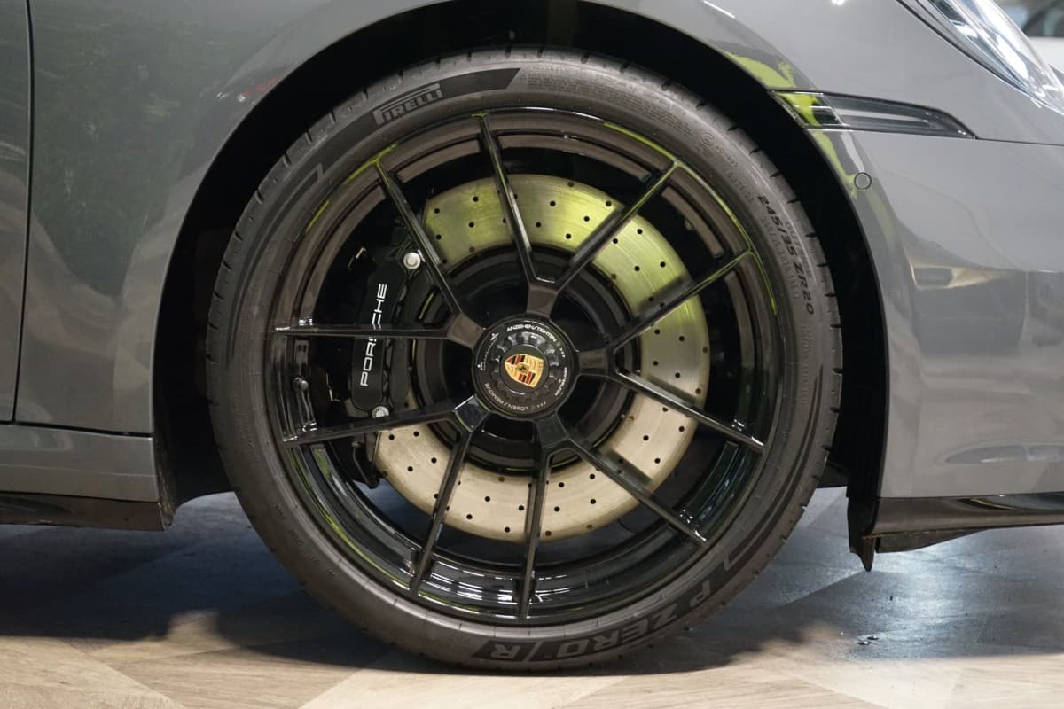 2025 Porsche 911 - 10