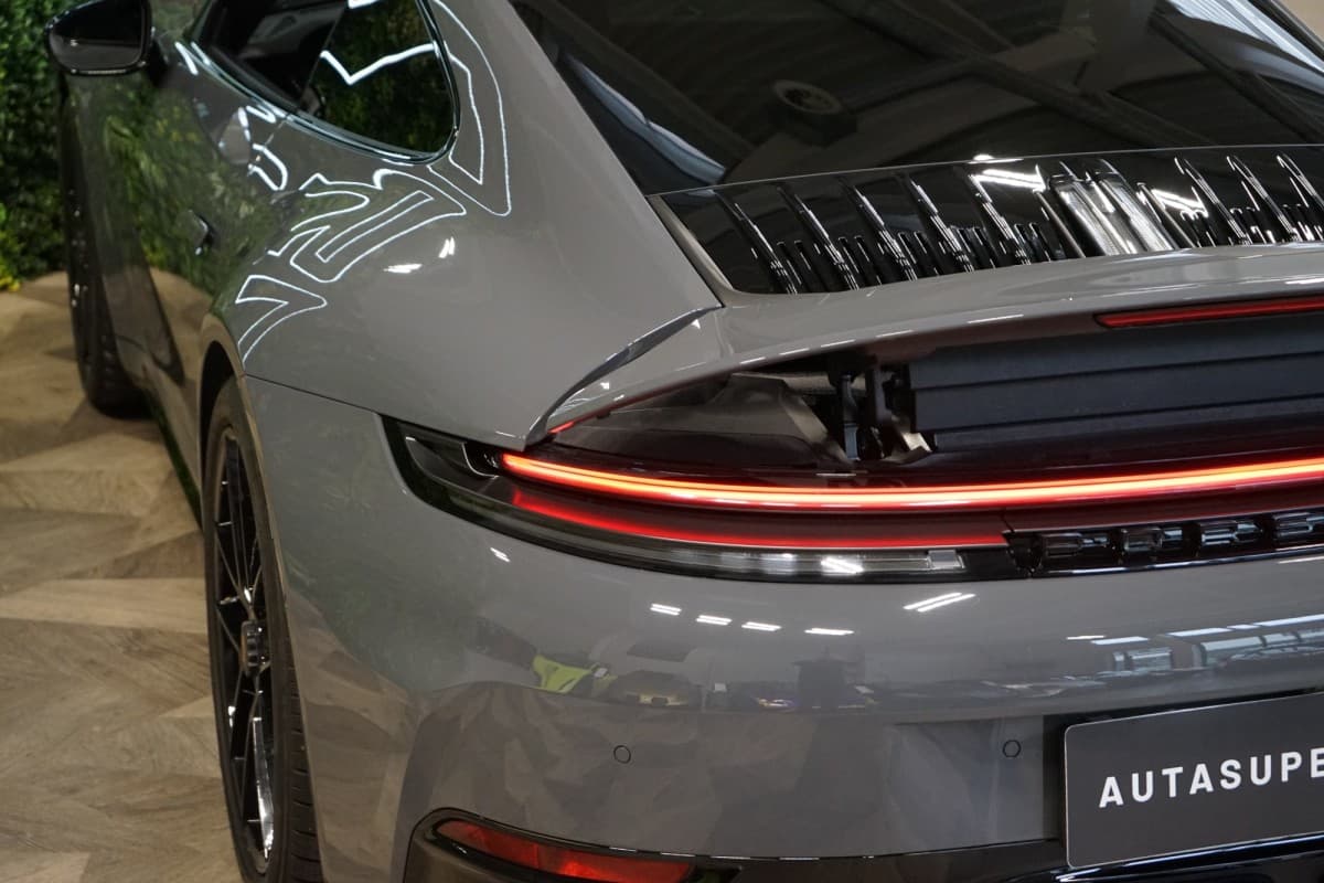 2025 Porsche 911 - 11