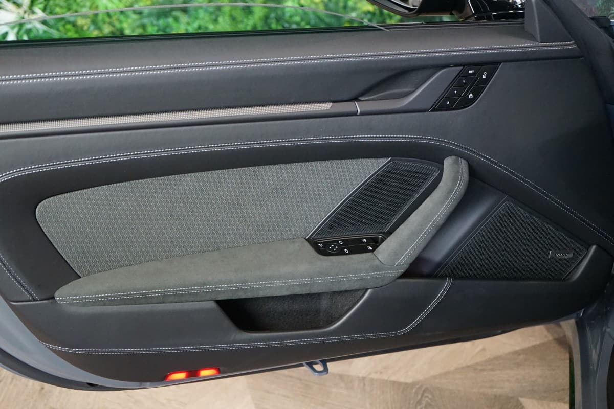 2025 Porsche 911 - 13