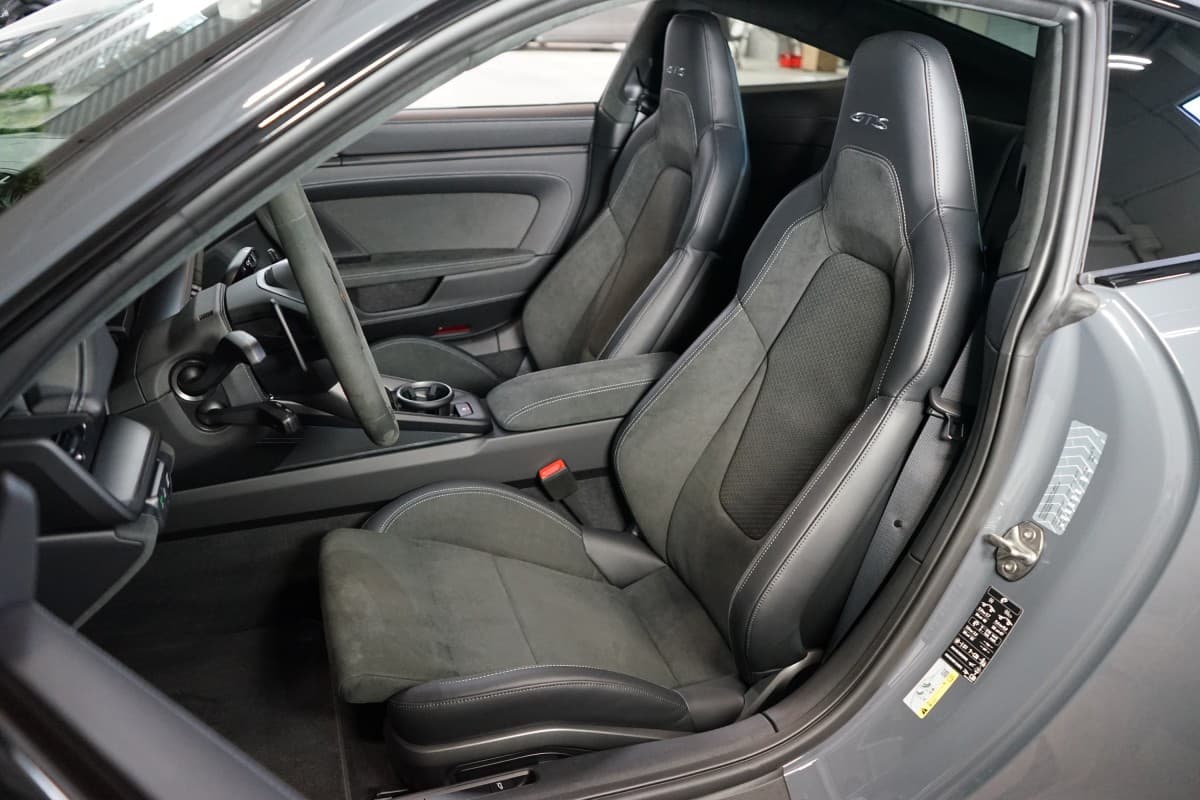 2025 Porsche 911 - 17