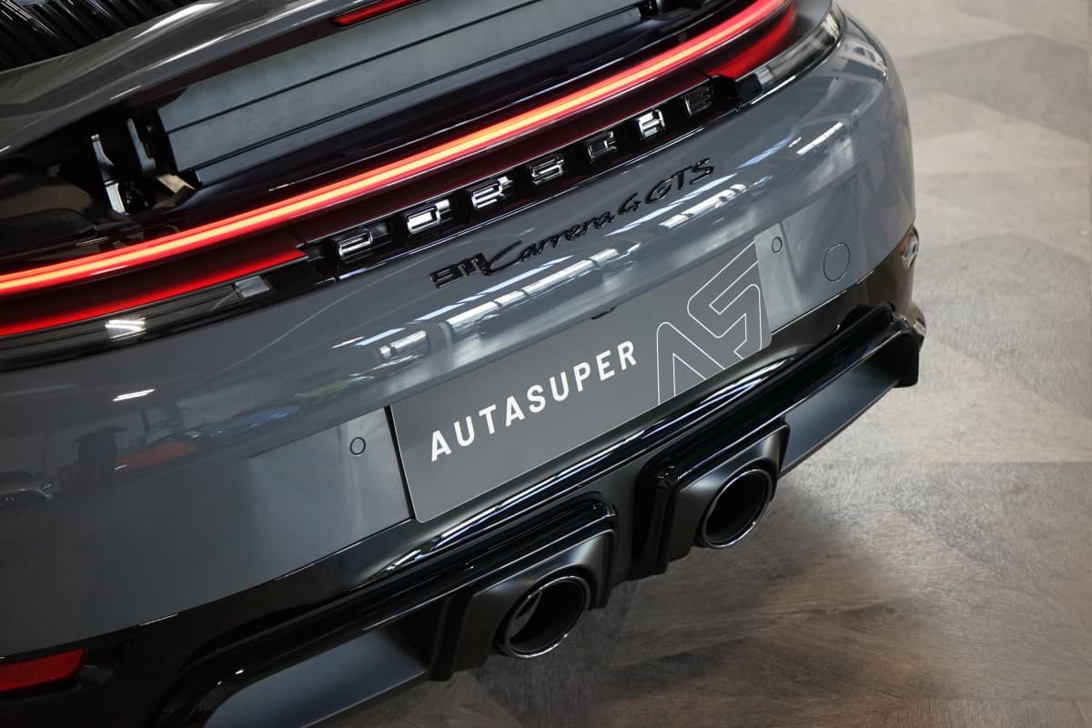 2025 Porsche 911 - 4