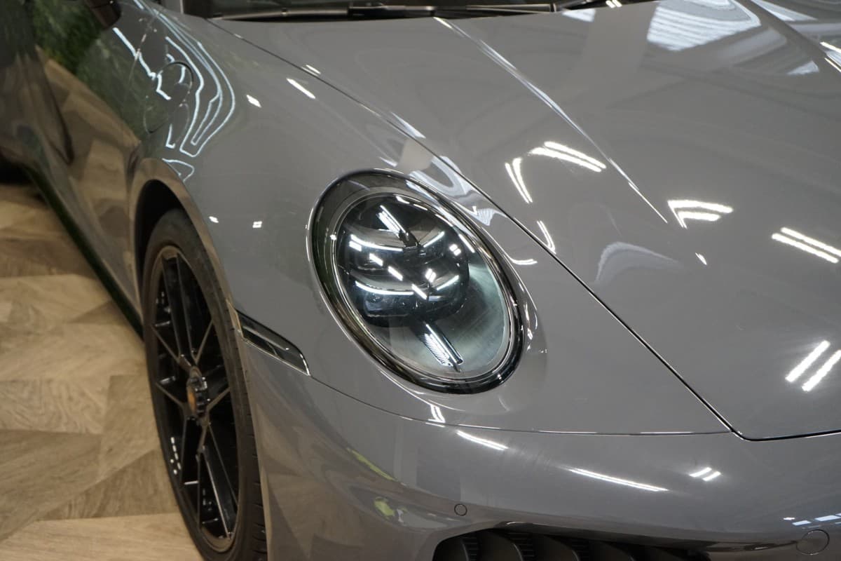 2025 Porsche 911 - 8