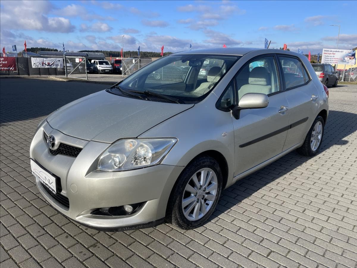 Toyota Auris 2,0 D-4D 93kw po STK