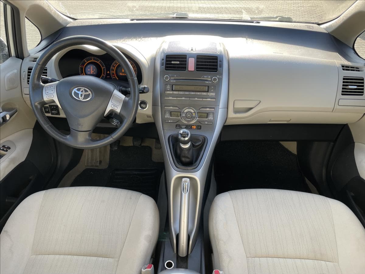 2008 Toyota Auris - 12