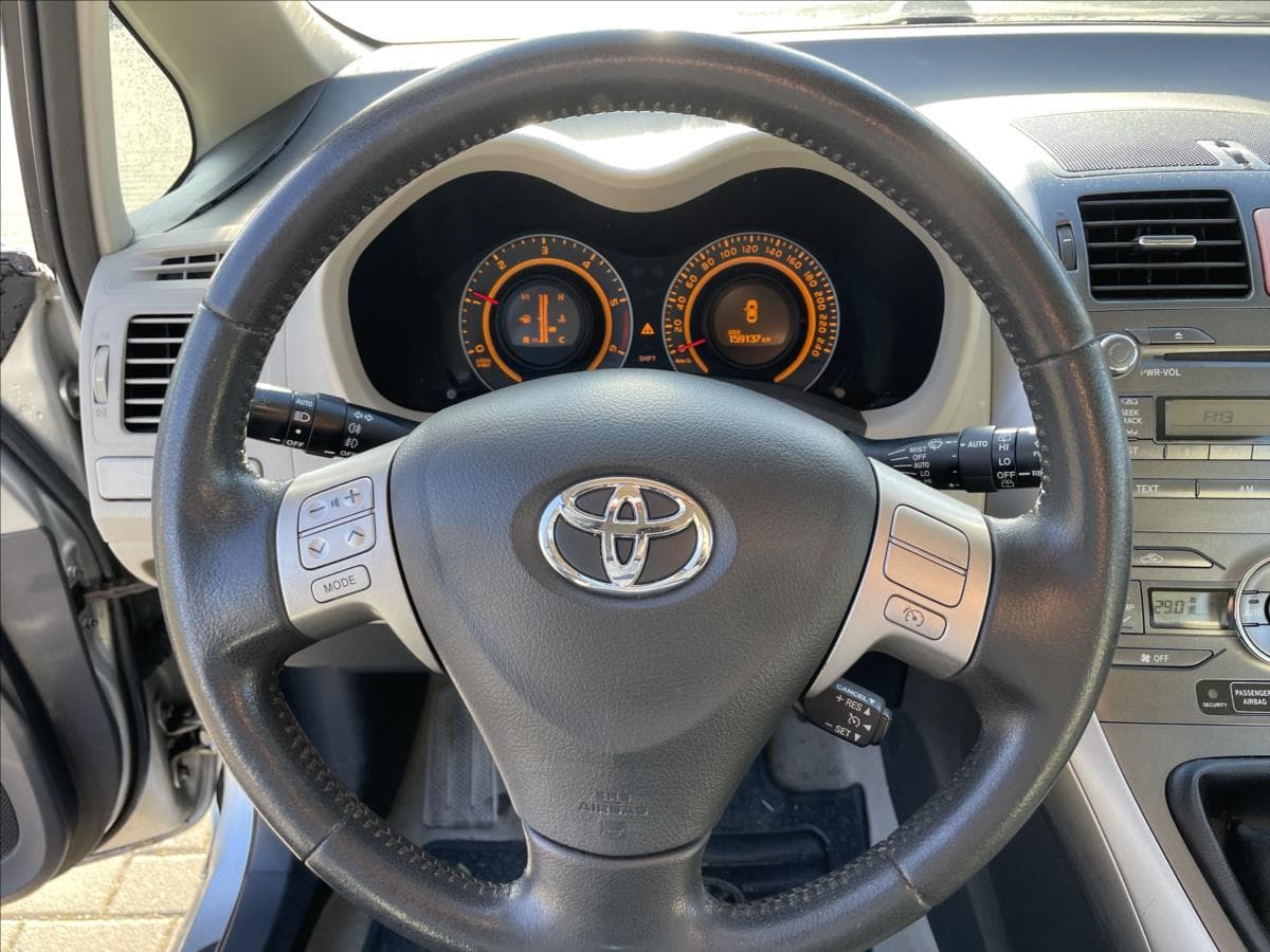 2008 Toyota Auris - 14