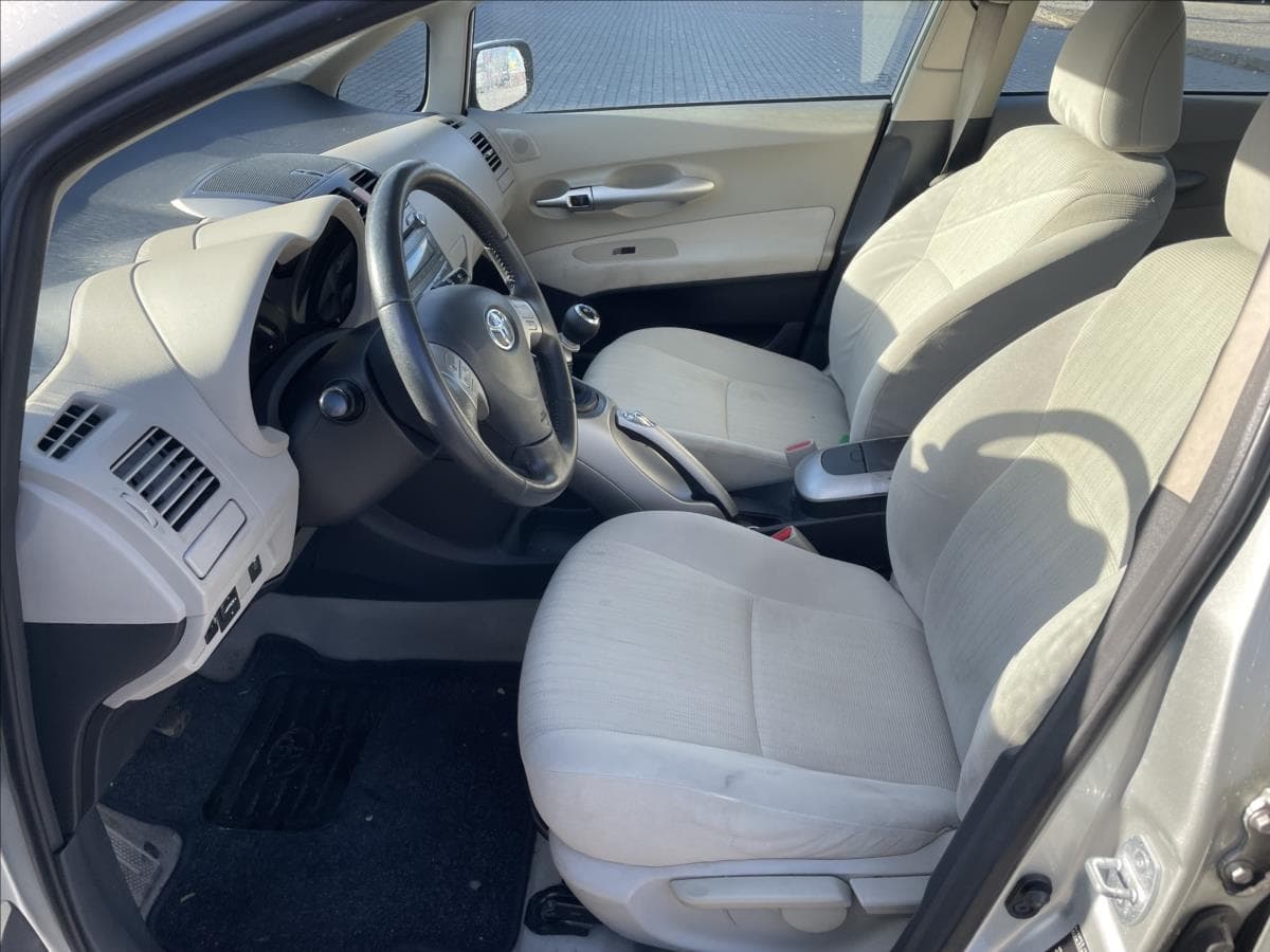 2008 Toyota Auris - 7