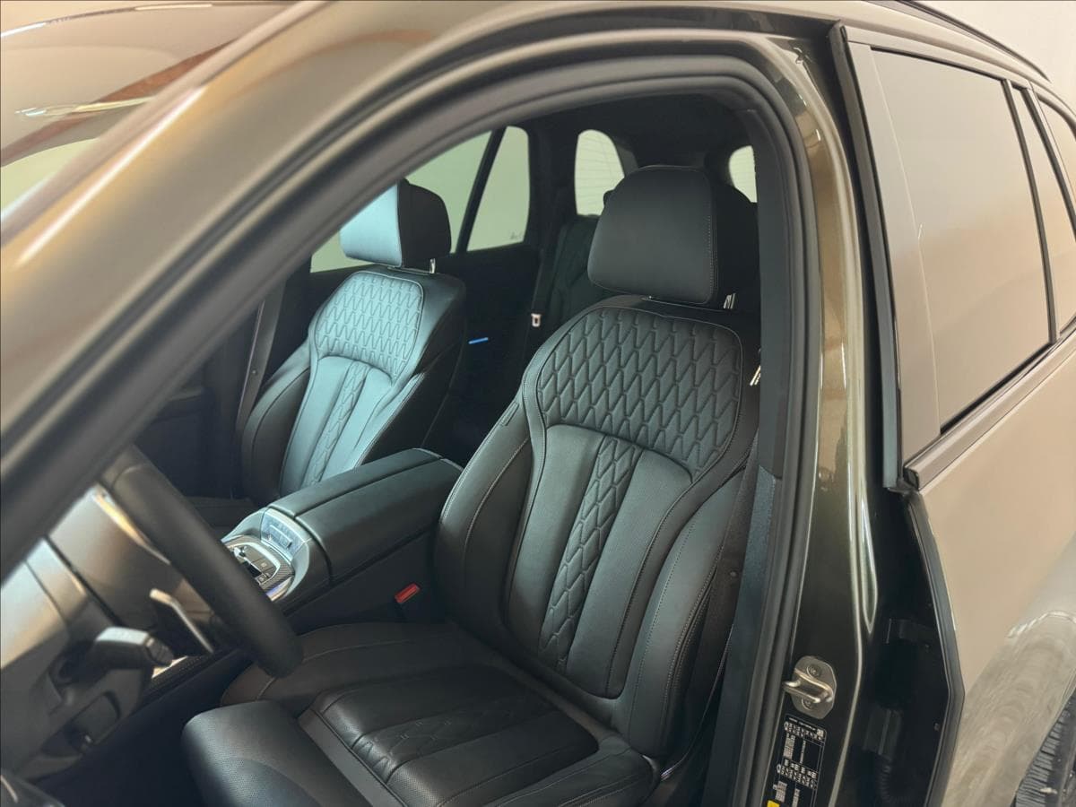 2025 BMW X5 - 7