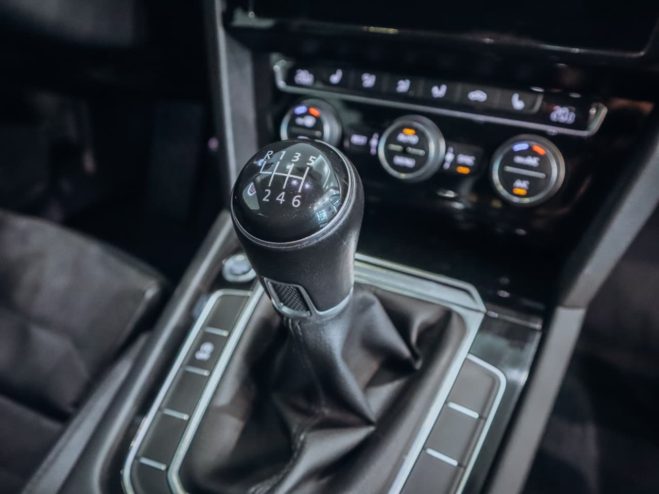 2018 Volkswagen Passat - 14