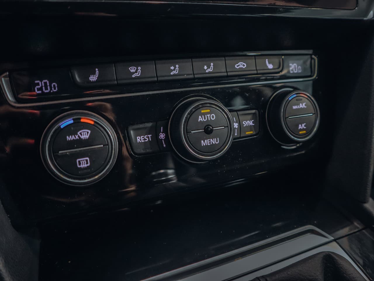 2018 Volkswagen Passat - 9