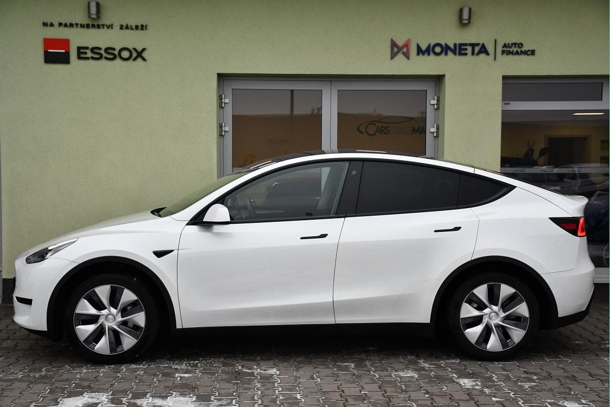 2023 Tesla Model Y - 11