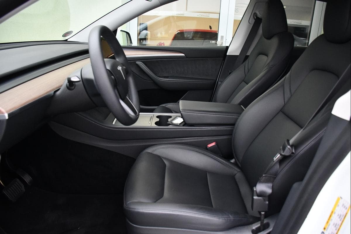 2023 Tesla Model Y - 13