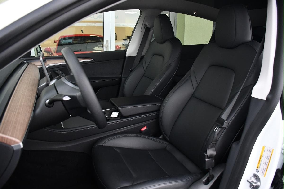 2023 Tesla Model Y - 14