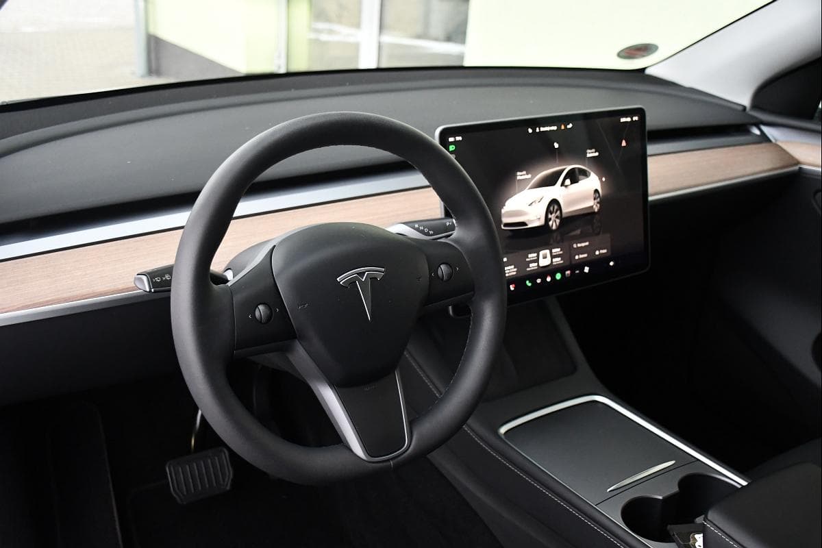 2023 Tesla Model Y - 15