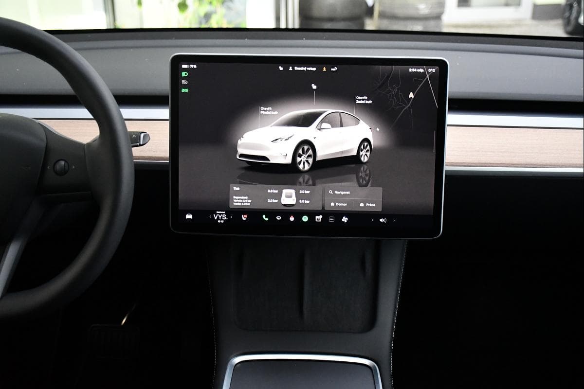 2023 Tesla Model Y - 7