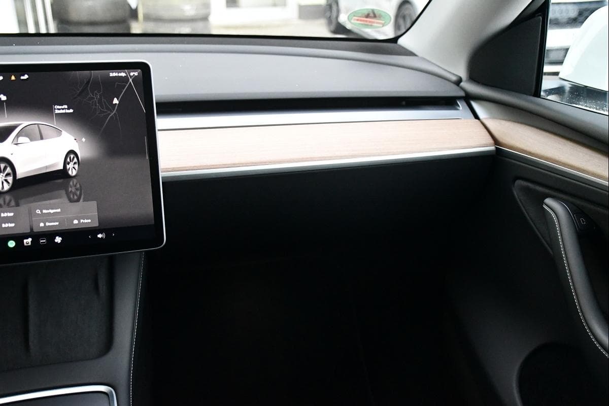 2023 Tesla Model Y - 8