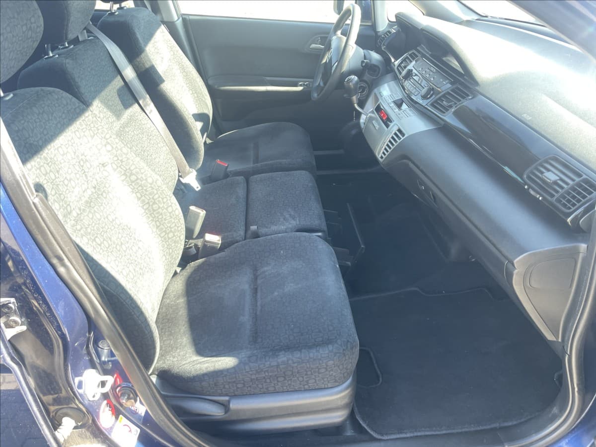 2006 Honda FR-V - 13