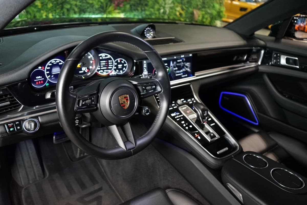 2021 Porsche Panamera - 11
