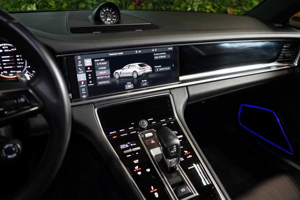 2021 Porsche Panamera - 17