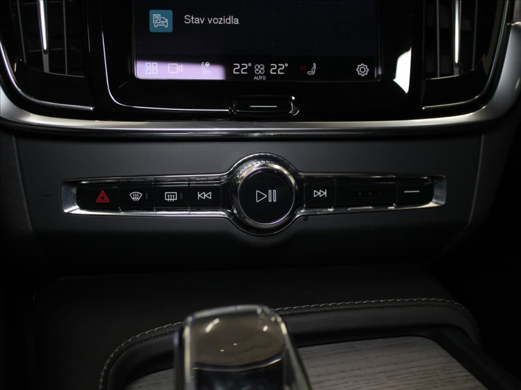 2022 Volvo V90 - 16