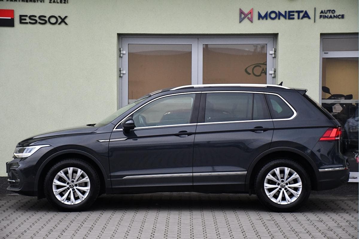2022 Volkswagen Tiguan - 11