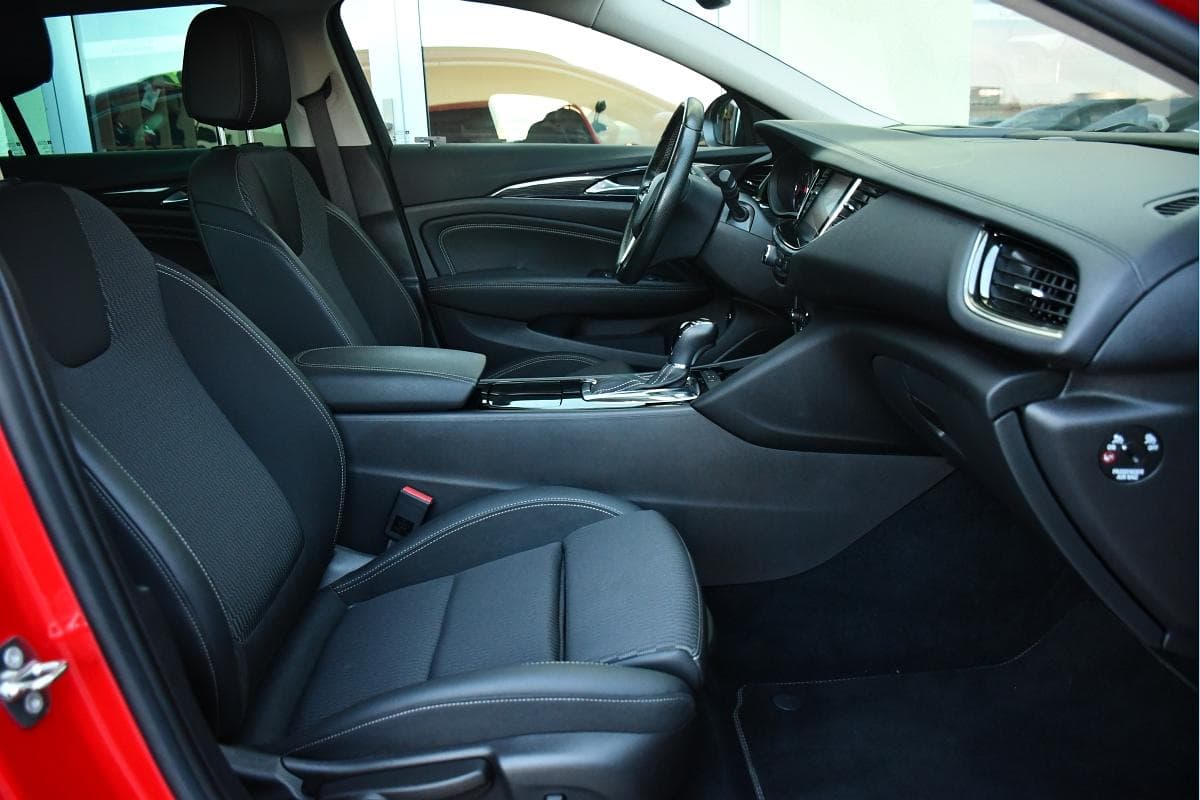 2018 Opel Insignia - 18