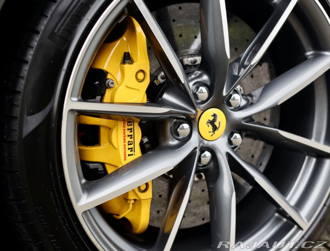 2020 Ferrari 812 - 14