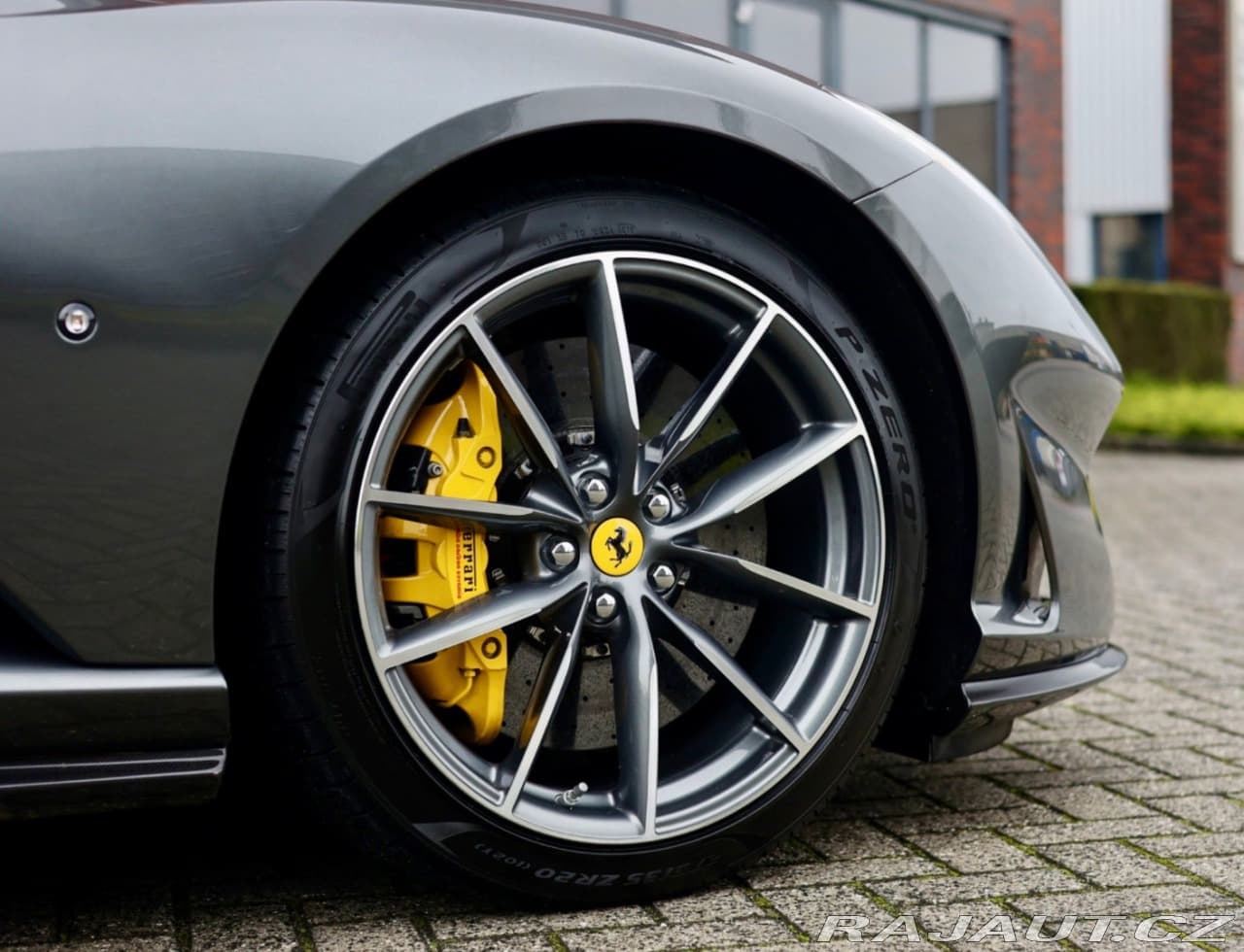 2020 Ferrari 812 - 15