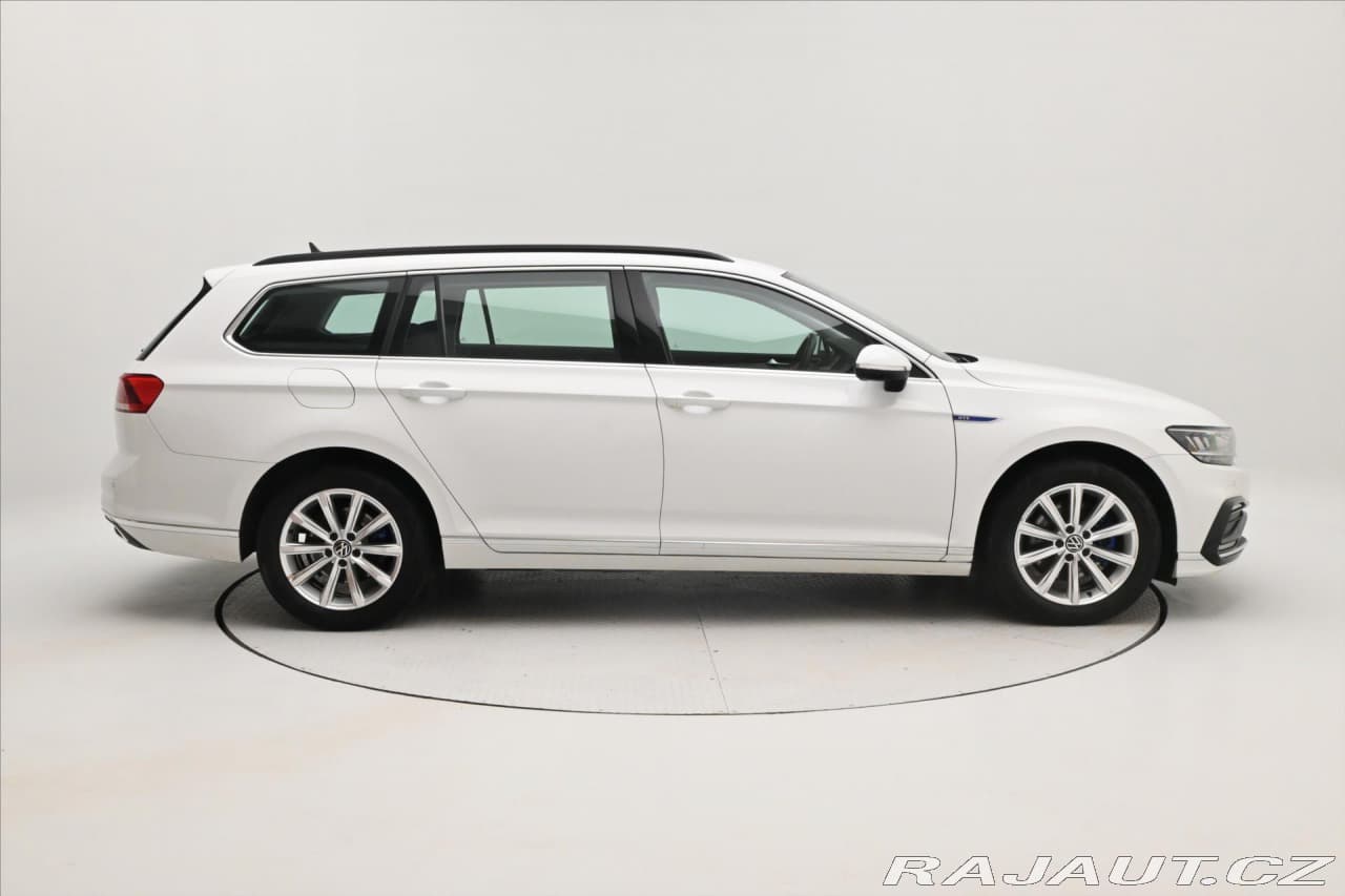 2021 Volkswagen Passat - 4