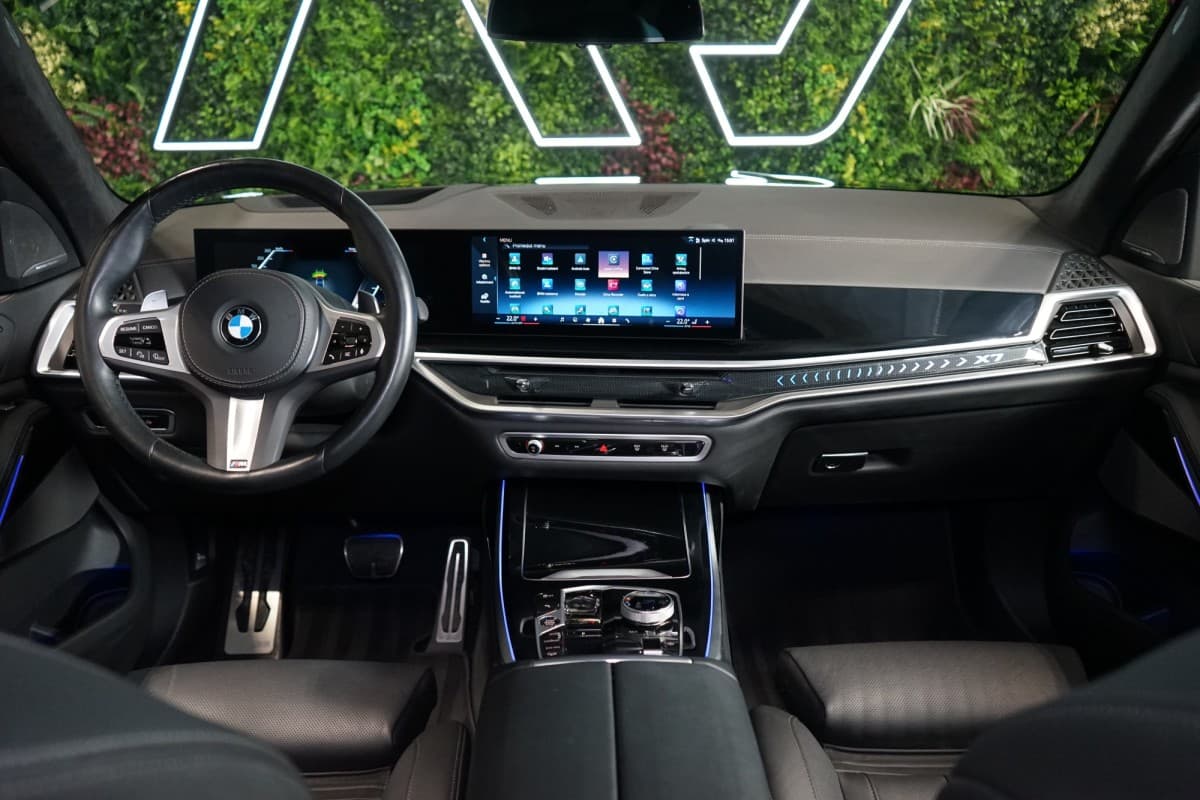 2023 BMW X7 - 14
