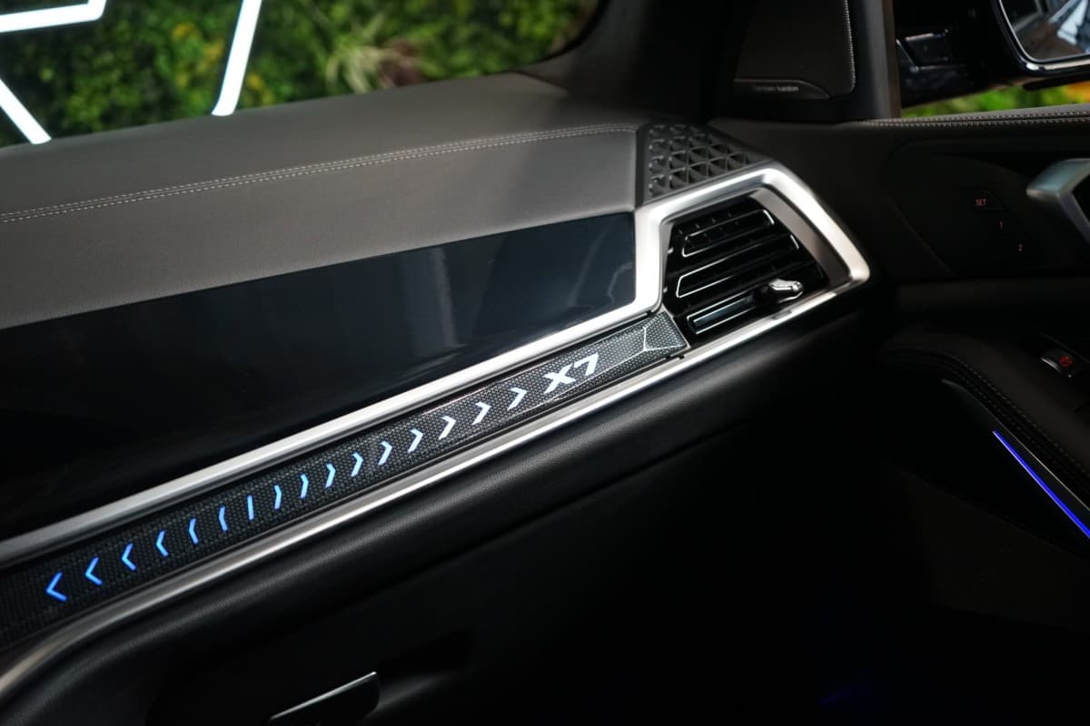 2023 BMW X7 - 16