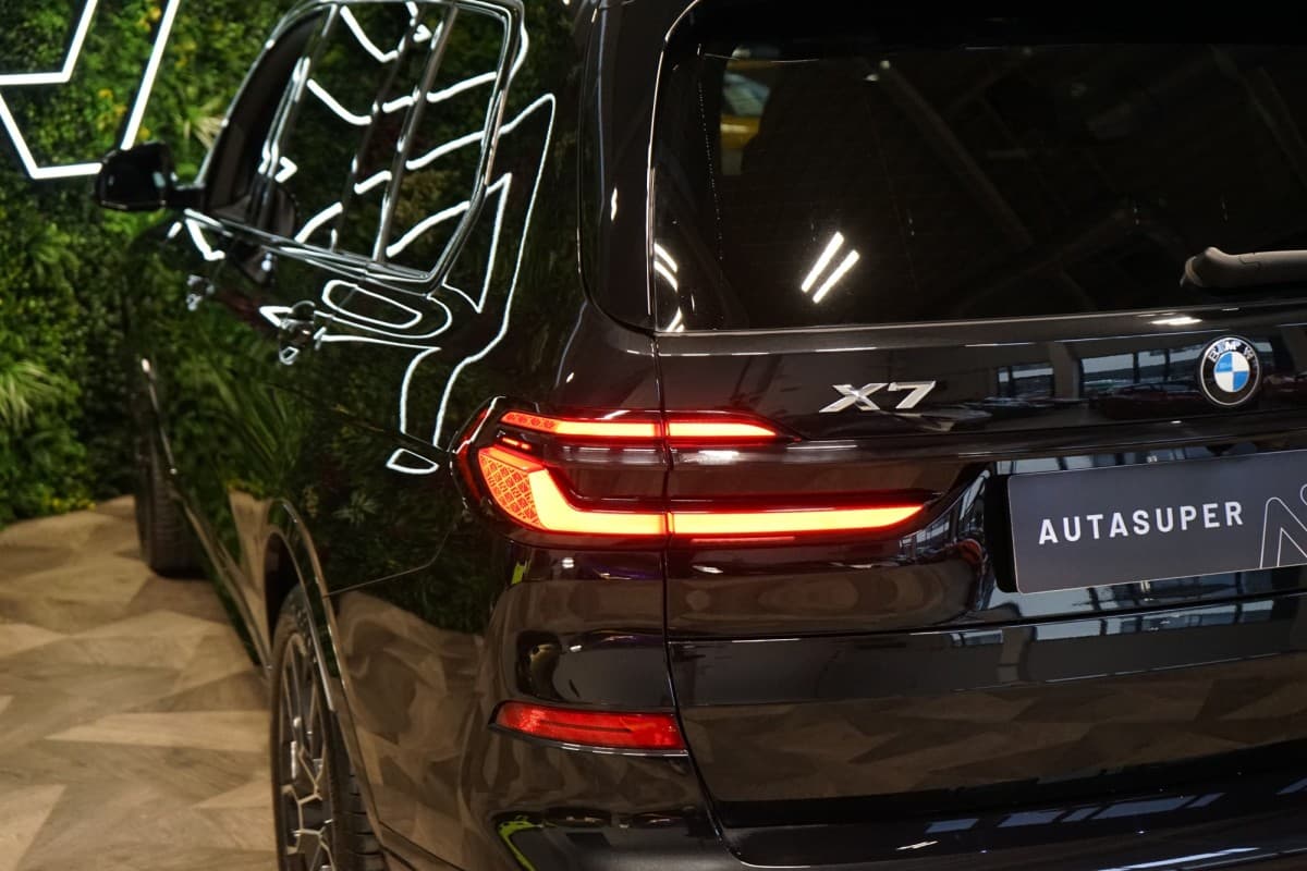2023 BMW X7 - 8