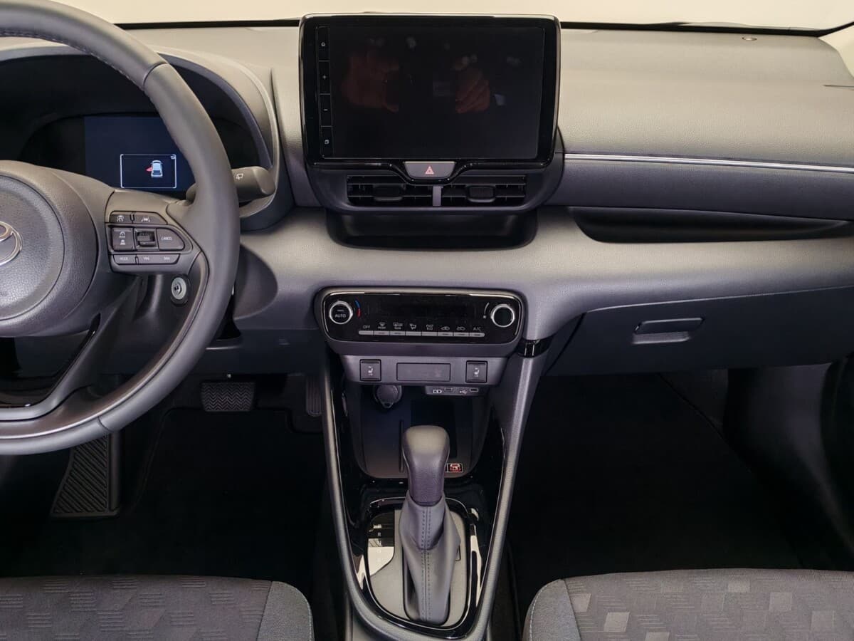 2024 Toyota Yaris - 13