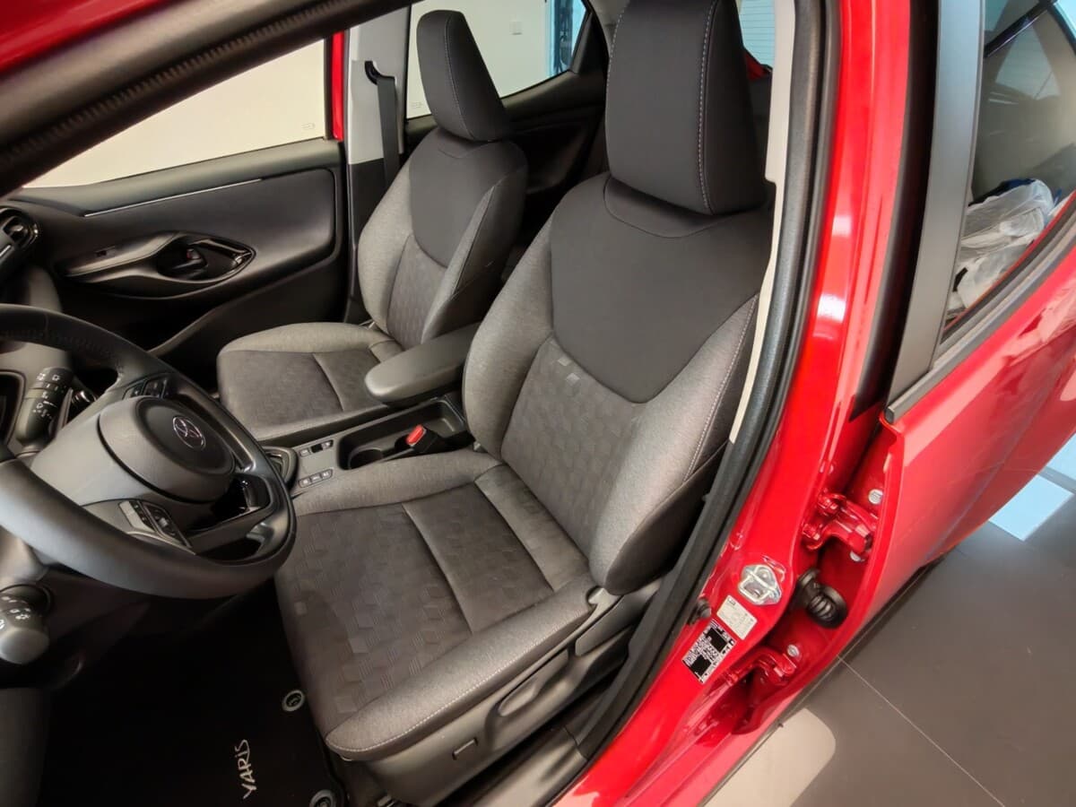 2024 Toyota Yaris - 14
