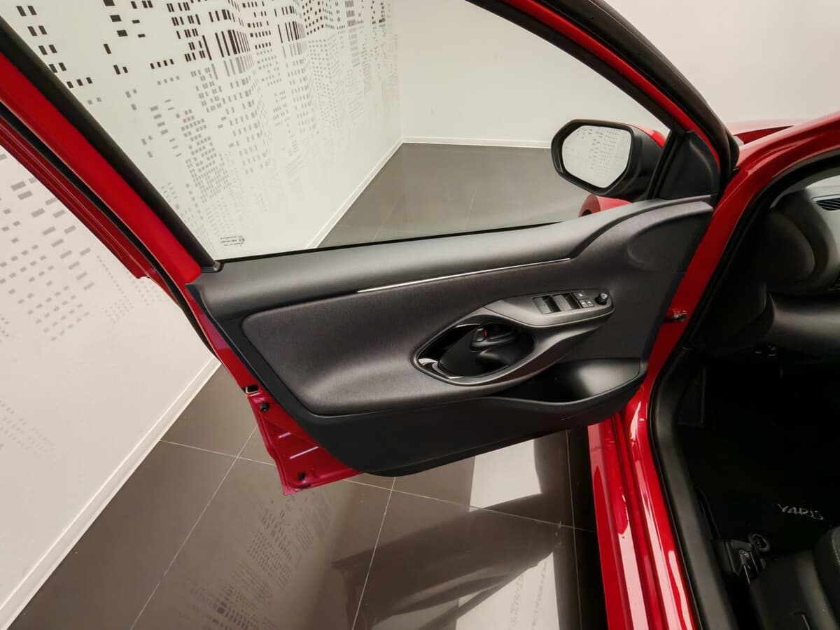 2024 Toyota Yaris - 19