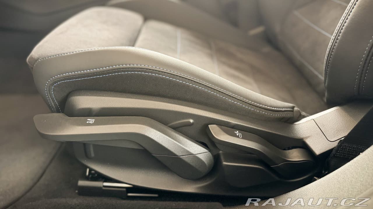 2025 BMW 1-Series - 16