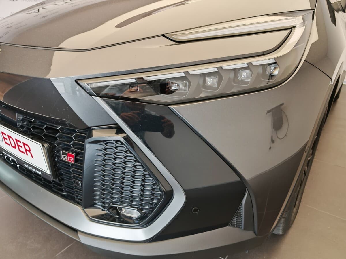 2025 Toyota C-Hr - 7