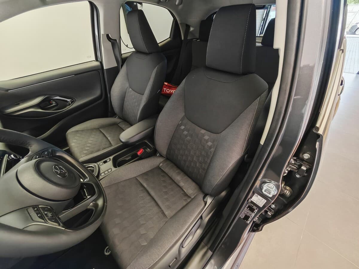 2025 Toyota Yaris - 10